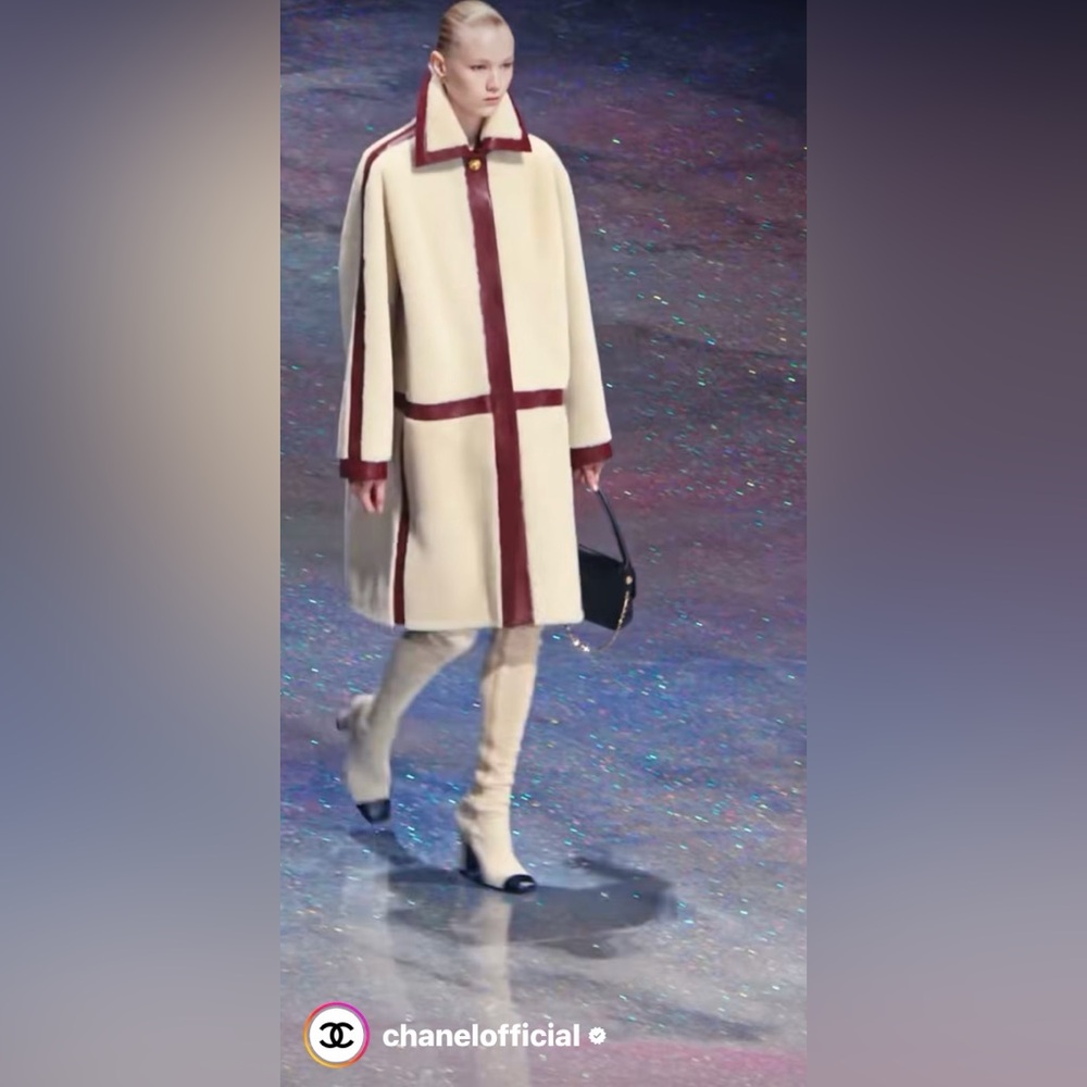 NWT RARE RUNWAY AUTHENTIC BURBERRY THIGH HIGH LEATHER BOOTS

🔥2026 RUNWAY TREND - Picture 16 of 17